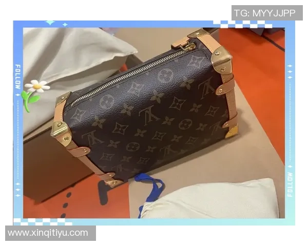 足球明星专属lv盥洗包时尚潮流新选择尽显运动魅力与奢华风范