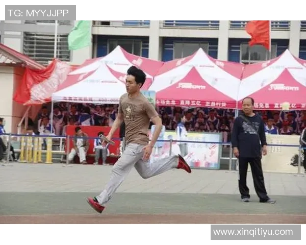 儿童足球明星卫衣助力小球员梦想成真展现运动风采与个性魅力